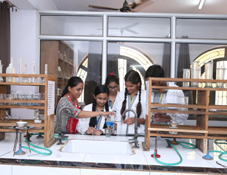 Chemistry Lab in PPS Rohini